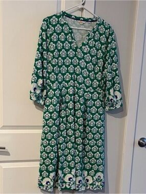 Boden Green and White Floral V‑Neck Dress